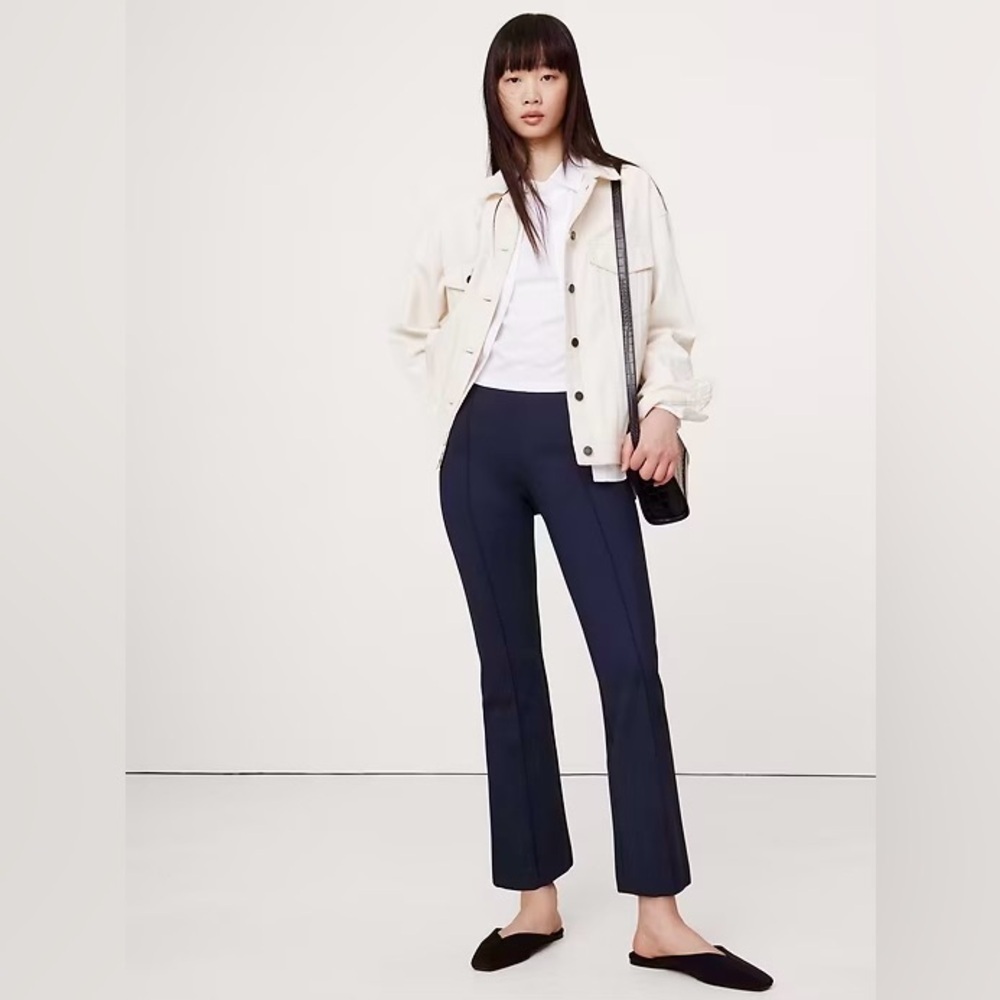 NWT! Banana Republic Navy Crop Flare Everywhere Ponte Pull On Pant - Picture 2 of 5